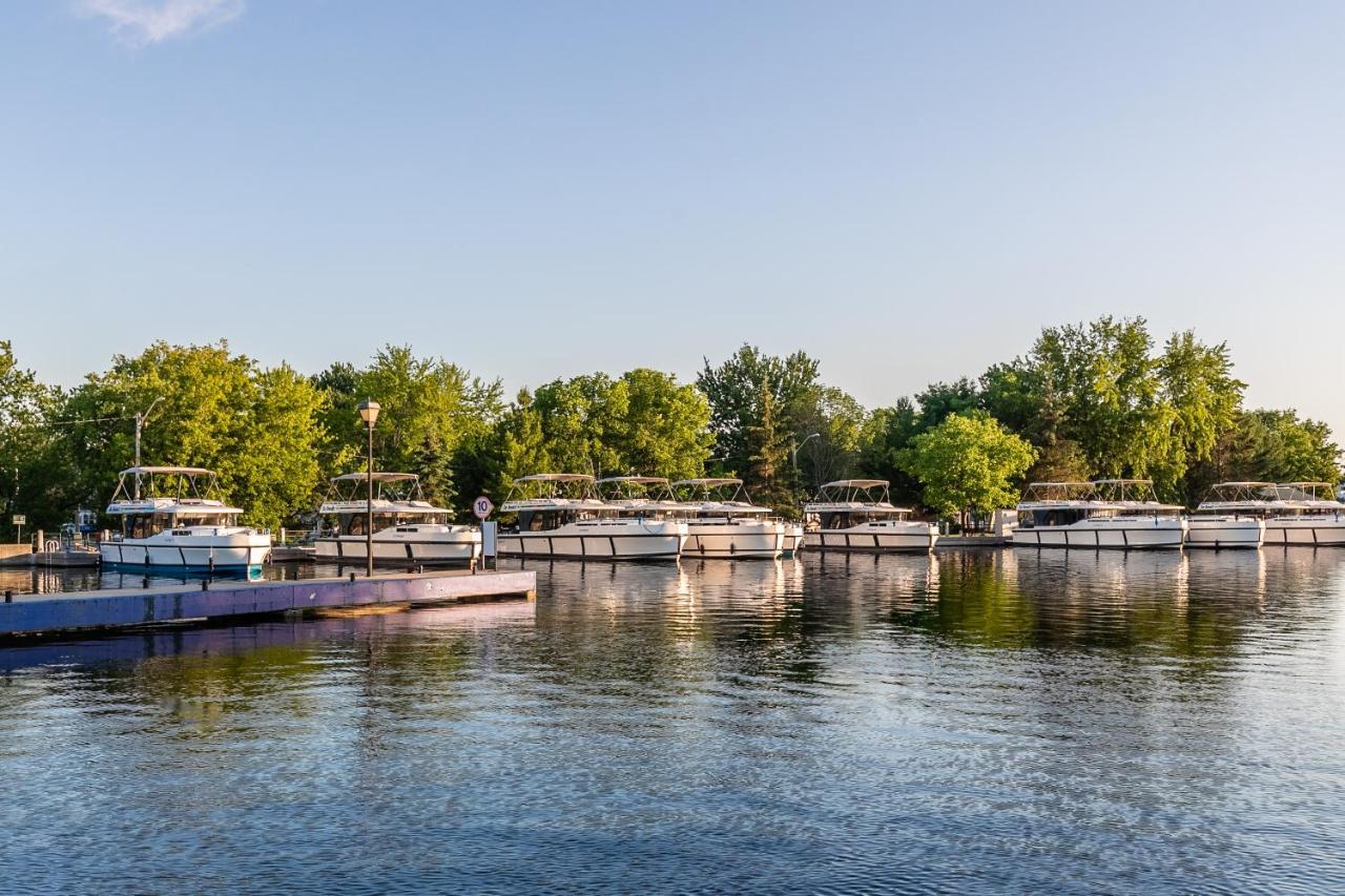 Luxury Rideau Apartments By Globalstay スミスス・フォールズ エクステリア 写真