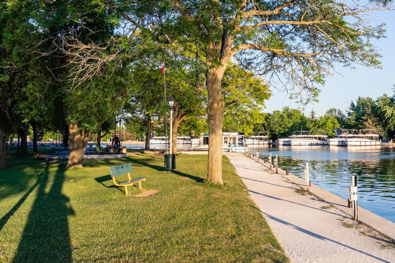 Luxury Rideau Apartments By Globalstay スミスス・フォールズ エクステリア 写真