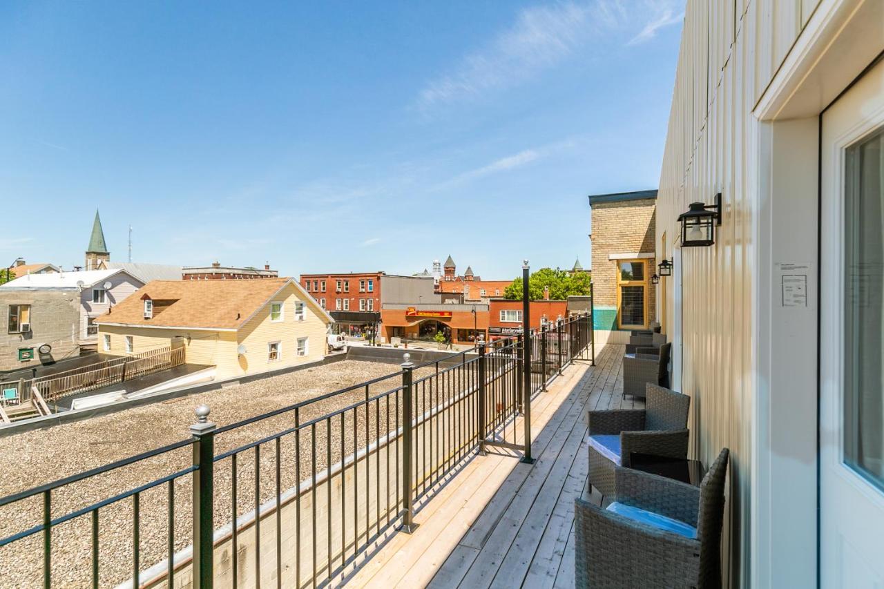 Luxury Rideau Apartments By Globalstay スミスス・フォールズ エクステリア 写真